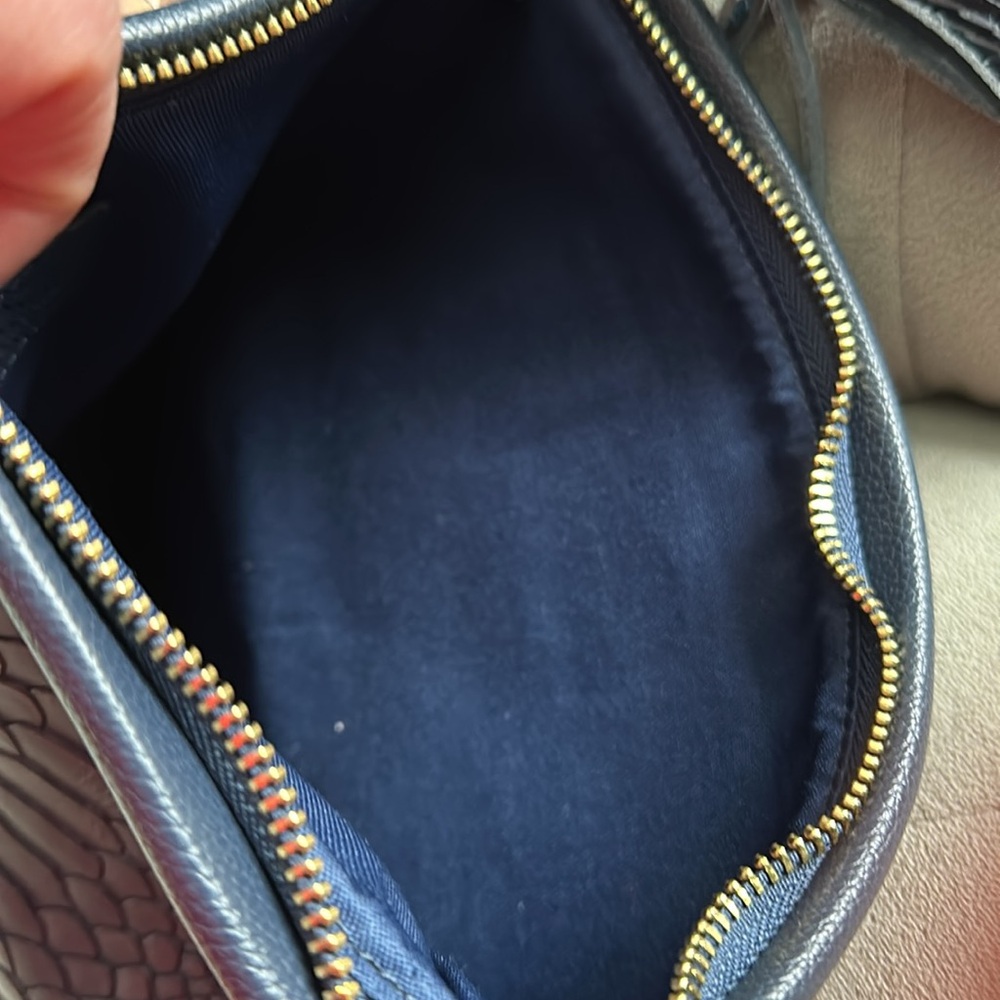 GiGi New York Crossbody / Clutch - Picture 6 of 6